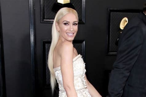 Gwen Stefani’s Grammy Dress by Dolce & Gabbana Is Covered 